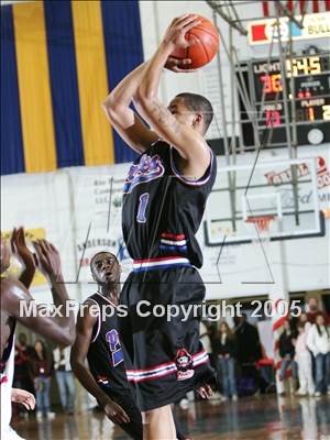 Thumbnail 2 in San Leandro vs. Modesto Christian (Gridley Invitational) photogallery.
