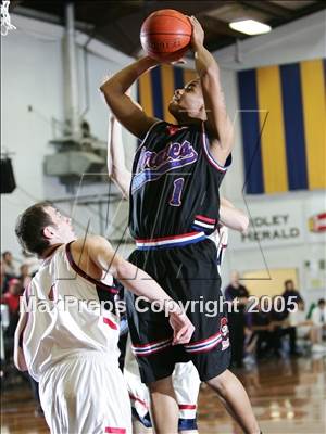 Thumbnail 2 in San Leandro vs. Modesto Christian (Gridley Invitational) photogallery.