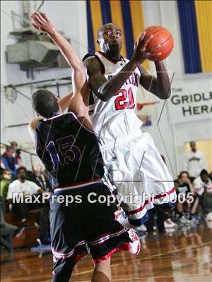 Thumbnail 3 in San Leandro vs. Modesto Christian (Gridley Invitational) photogallery.