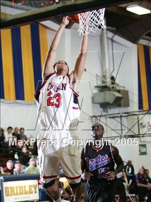 Thumbnail 2 in San Leandro vs. Modesto Christian (Gridley Invitational) photogallery.