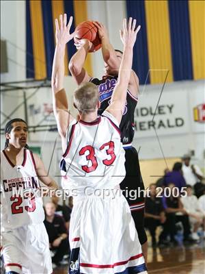 Thumbnail 2 in San Leandro vs. Modesto Christian (Gridley Invitational) photogallery.