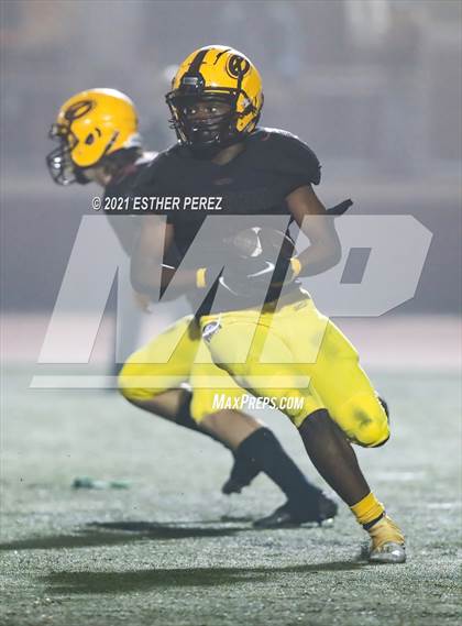 Thumbnail 3 in Edison vs. St. Mary's photogallery.