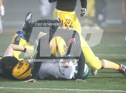 Thumbnail 3 in Edison vs. St. Mary's photogallery.