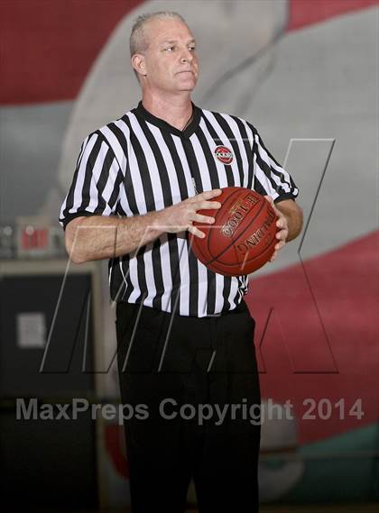 Thumbnail 1 in Mahopac vs White Plains (Hoops for a Cure) photogallery.