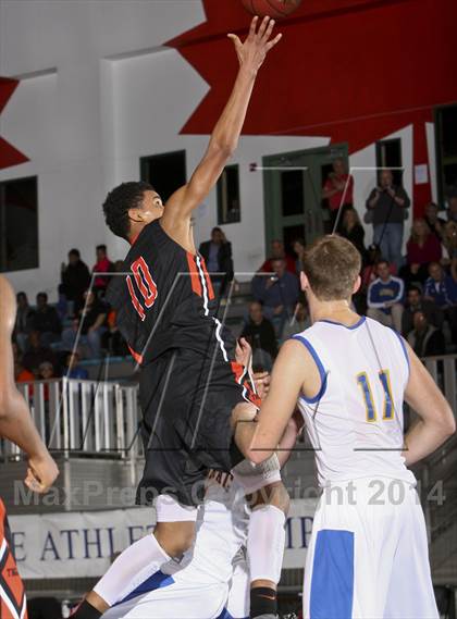 Thumbnail 1 in Mahopac vs White Plains (Hoops for a Cure) photogallery.