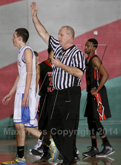 Thumbnail 2 in Mahopac vs White Plains (Hoops for a Cure) photogallery.