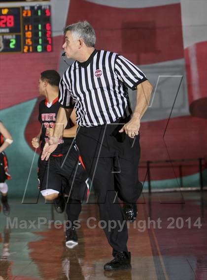 Thumbnail 3 in Mahopac vs White Plains (Hoops for a Cure) photogallery.