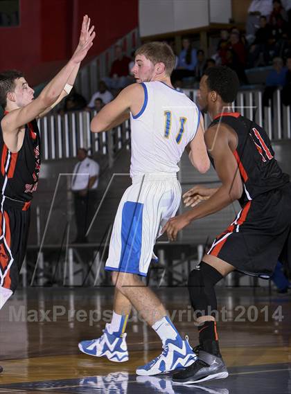 Thumbnail 2 in Mahopac vs White Plains (Hoops for a Cure) photogallery.