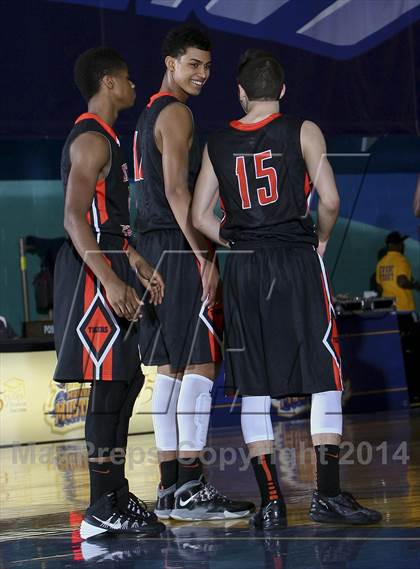 Thumbnail 2 in Mahopac vs White Plains (Hoops for a Cure) photogallery.