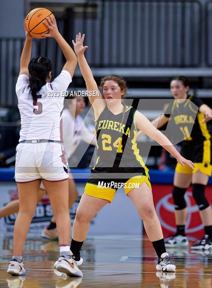 Thumbnail 2 in Pyramid Lake vs. Eureka (NIAA 1A State Championship) photogallery.