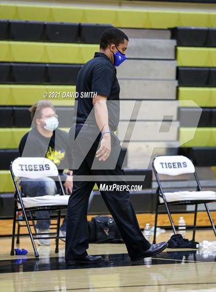 Thumbnail 3 in Rock Bridge vs Ruskin (Summit Grill Shootout) photogallery.
