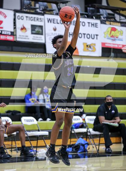 Thumbnail 1 in Rock Bridge vs Ruskin (Summit Grill Shootout) photogallery.