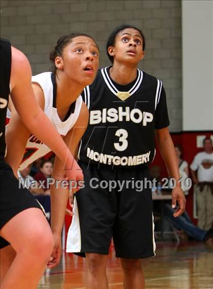 Thumbnail 2 in Bishop Montgomery vs. Harvard-Westlake (CIF SoCal D4 Final) photogallery.