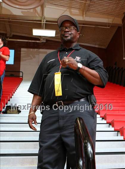 Thumbnail 2 in Bishop Montgomery vs. Harvard-Westlake (CIF SoCal D4 Final) photogallery.