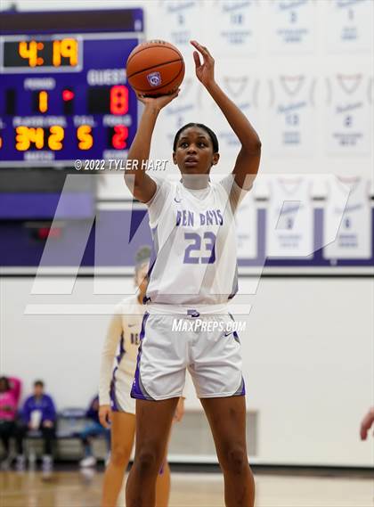 Thumbnail 2 in Roncalli @ Ben Davis photogallery.