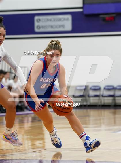Thumbnail 3 in Roncalli @ Ben Davis photogallery.
