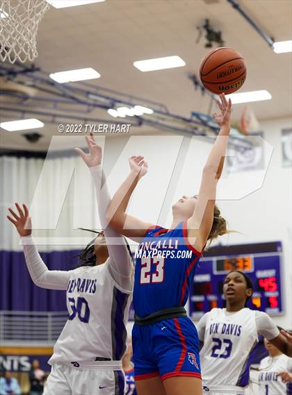 Thumbnail 2 in Roncalli @ Ben Davis photogallery.