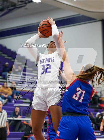 Thumbnail 3 in Roncalli @ Ben Davis photogallery.