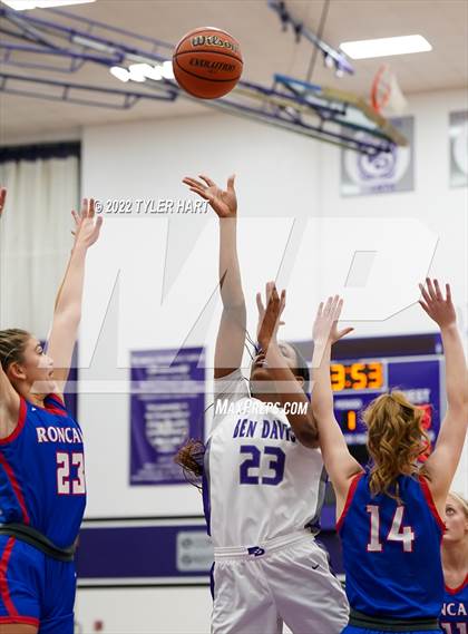 Thumbnail 2 in Roncalli @ Ben Davis photogallery.
