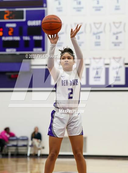 Thumbnail 3 in Roncalli @ Ben Davis photogallery.