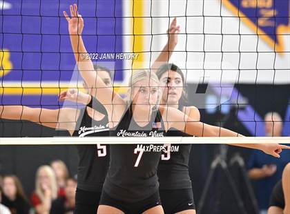 Thumbnail 2 in Mountain View vs. Mater Dei (Durango Fall Classic) photogallery.