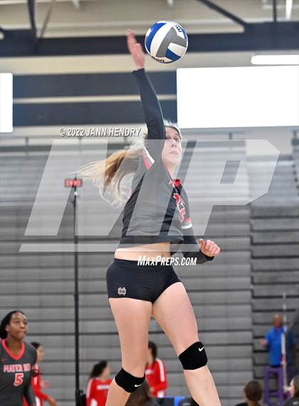 Thumbnail 3 in Mountain View vs. Mater Dei (Durango Fall Classic) photogallery.
