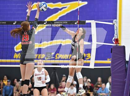 Thumbnail 1 in Mountain View vs. Mater Dei (Durango Fall Classic) photogallery.