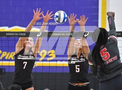 Thumbnail 2 in Mountain View vs. Mater Dei (Durango Fall Classic) photogallery.