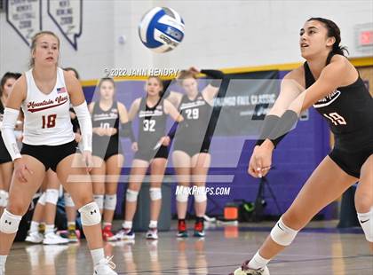 Thumbnail 2 in Mountain View vs. Mater Dei (Durango Fall Classic) photogallery.