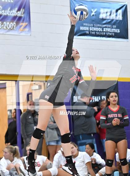 Thumbnail 2 in Mountain View vs. Mater Dei (Durango Fall Classic) photogallery.