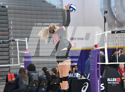 Thumbnail 3 in Mountain View vs. Mater Dei (Durango Fall Classic) photogallery.