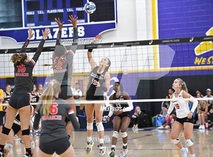 Thumbnail 2 in Mountain View vs. Mater Dei (Durango Fall Classic) photogallery.