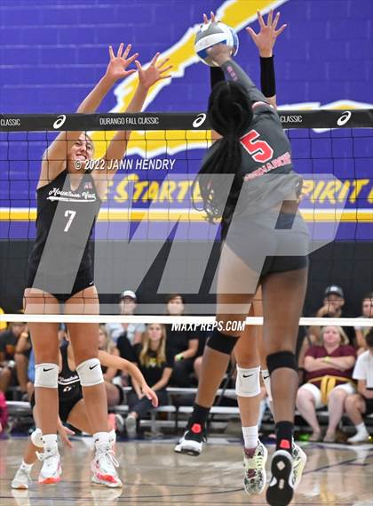 Thumbnail 1 in Mountain View vs. Mater Dei (Durango Fall Classic) photogallery.