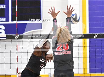 Thumbnail 2 in Mountain View vs. Mater Dei (Durango Fall Classic) photogallery.