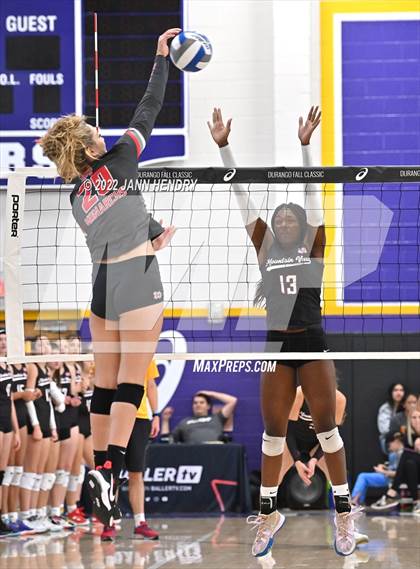 Thumbnail 3 in Mountain View vs. Mater Dei (Durango Fall Classic) photogallery.