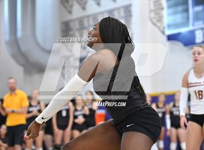 Thumbnail 3 in Mountain View vs. Mater Dei (Durango Fall Classic) photogallery.