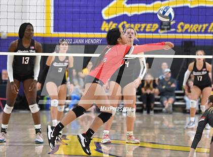 Thumbnail 2 in Mountain View vs. Mater Dei (Durango Fall Classic) photogallery.