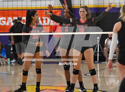 Thumbnail 3 in Mountain View vs. Mater Dei (Durango Fall Classic) photogallery.