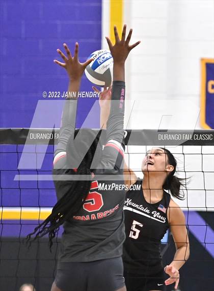 Thumbnail 3 in Mountain View vs. Mater Dei (Durango Fall Classic) photogallery.