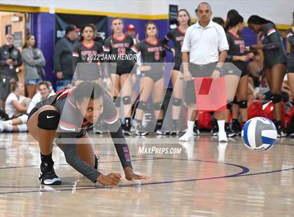 Thumbnail 2 in Mountain View vs. Mater Dei (Durango Fall Classic) photogallery.