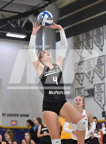 Thumbnail 2 in Mountain View vs. Mater Dei (Durango Fall Classic) photogallery.