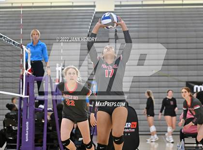 Thumbnail 2 in Mountain View vs. Mater Dei (Durango Fall Classic) photogallery.
