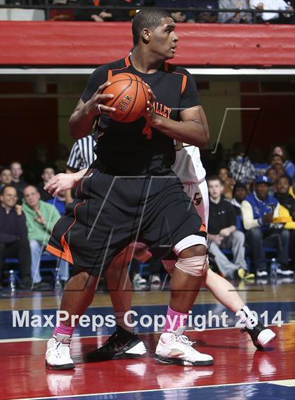 Thumbnail 2 in Spring Valley vs Clarkstown South (Section 1 Class AA Semifinal) photogallery.