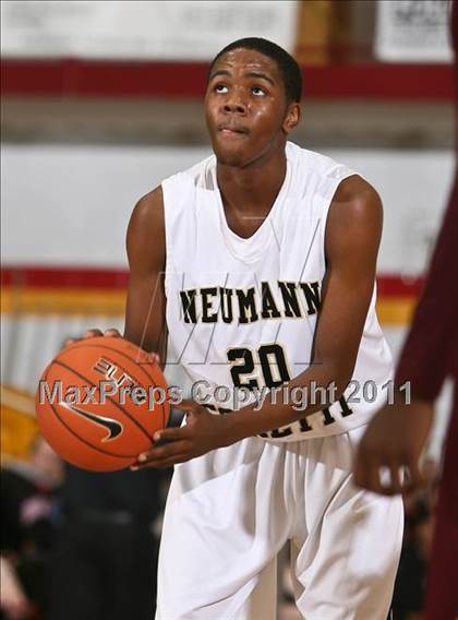 Thumbnail 3 in Neumann Goretti vs. Mt. Vernon (Cancer Research Classic) photogallery.