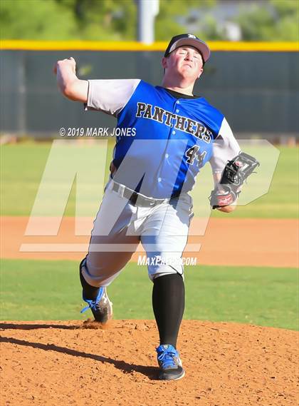 Thumbnail 1 in Paradise Honors vs. Snowflake  (AIA 3A Round 1 Playoff) photogallery.