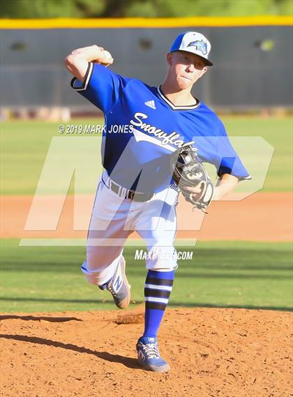 Thumbnail 3 in Paradise Honors vs. Snowflake  (AIA 3A Round 1 Playoff) photogallery.