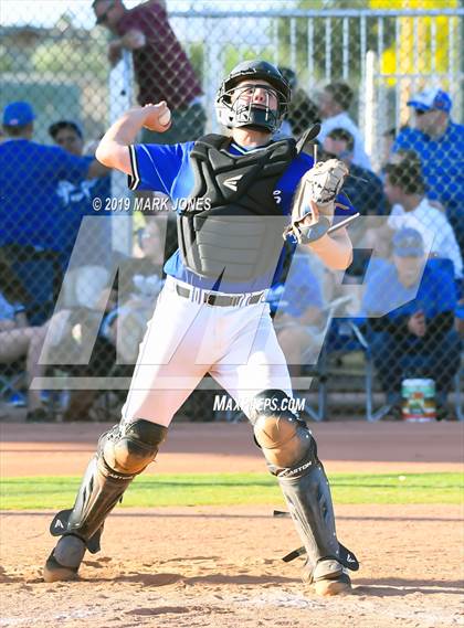 Thumbnail 3 in Paradise Honors vs. Snowflake  (AIA 3A Round 1 Playoff) photogallery.