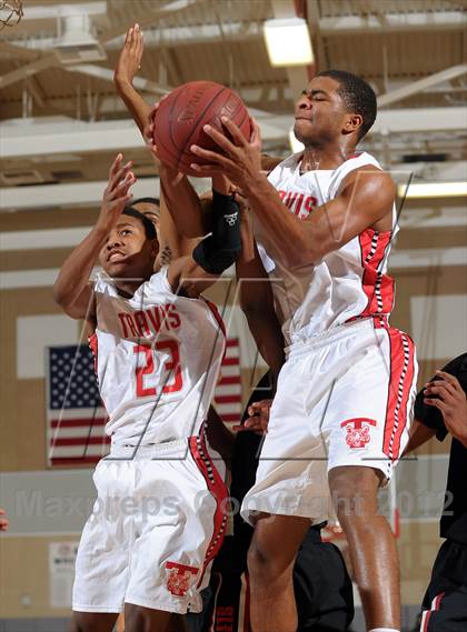 Thumbnail 3 in Westchester vs. Fort Bend Travis (MaxPreps Holiday Classic) photogallery.