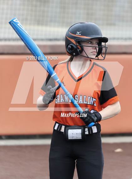 Thumbnail 2 in Grand Saline vs Van photogallery.
