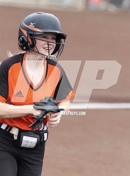 Thumbnail 1 in Grand Saline vs Van photogallery.